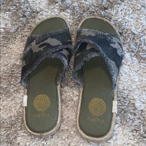 Camo Sandals- Yoga Mat Sole!! Amazing Condition!!